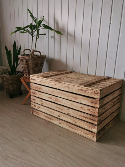 Grosse Holztruhe geflammt mit Deckel 80x50x39cm