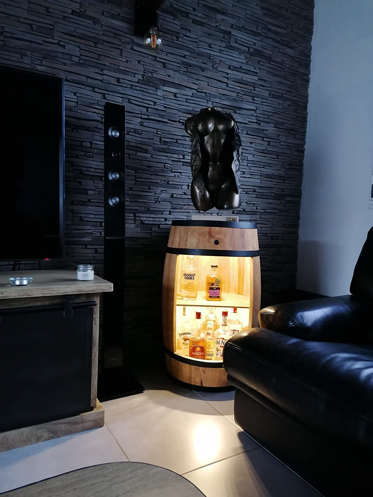 Holzfass in heller Eichenoptik Hausbar mit LED – Rustikale Minibar im Weinfass Design – Weinregal & Flaschenständer aus Holz – Vintage Fassbar für Wohnzimmer, Bar oder Partykeller – ca. 80 cm LED Einfarbig