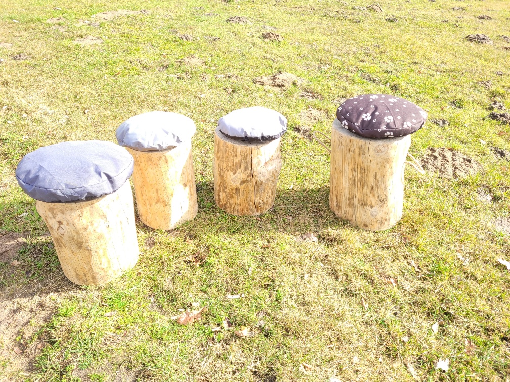 grosser Holzstamm Sitzhocker gehobelt Höhe ca 40-42cm Durchmesser ca 32-36cm