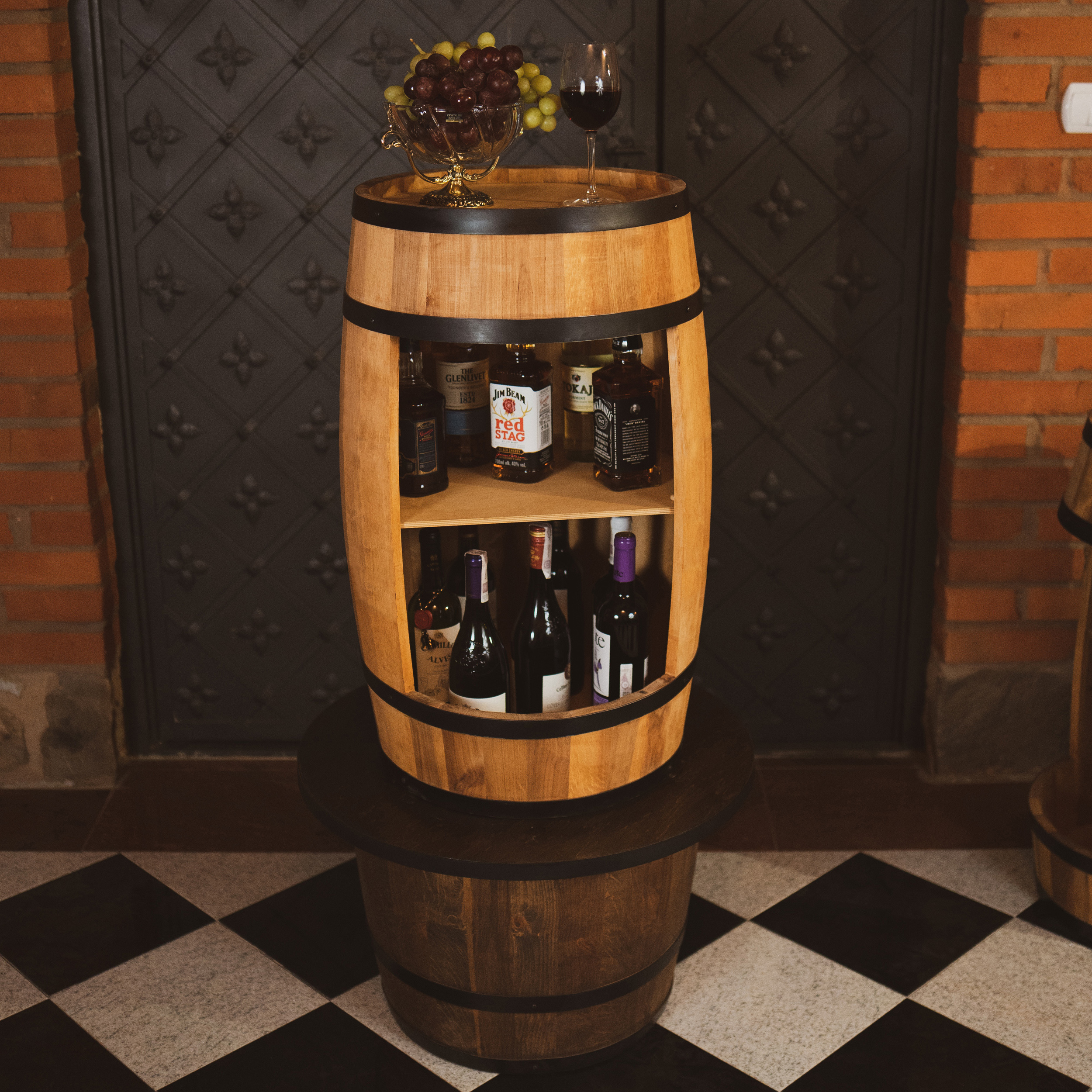 Holzfass in heller Eichenoptik Hausbar mit LED – Rustikale Minibar im Weinfass Design – Weinregal & Flaschenständer aus Holz – Vintage Fassbar für Wohnzimmer, Bar oder Partykeller – ca. 80 cm LED Einfarbig