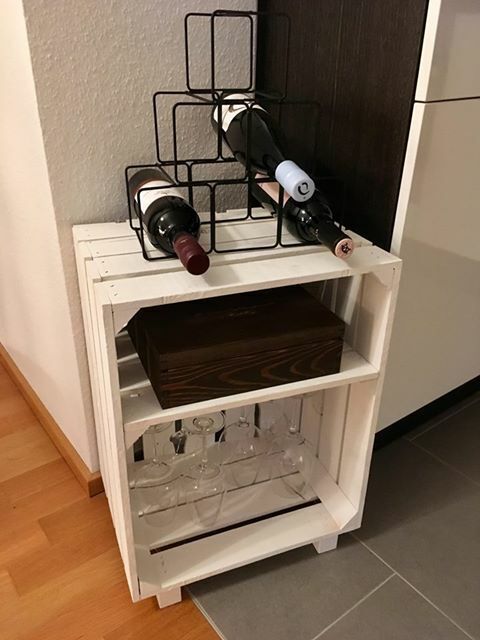 Table de chevet blanche avec compartiment de rangement