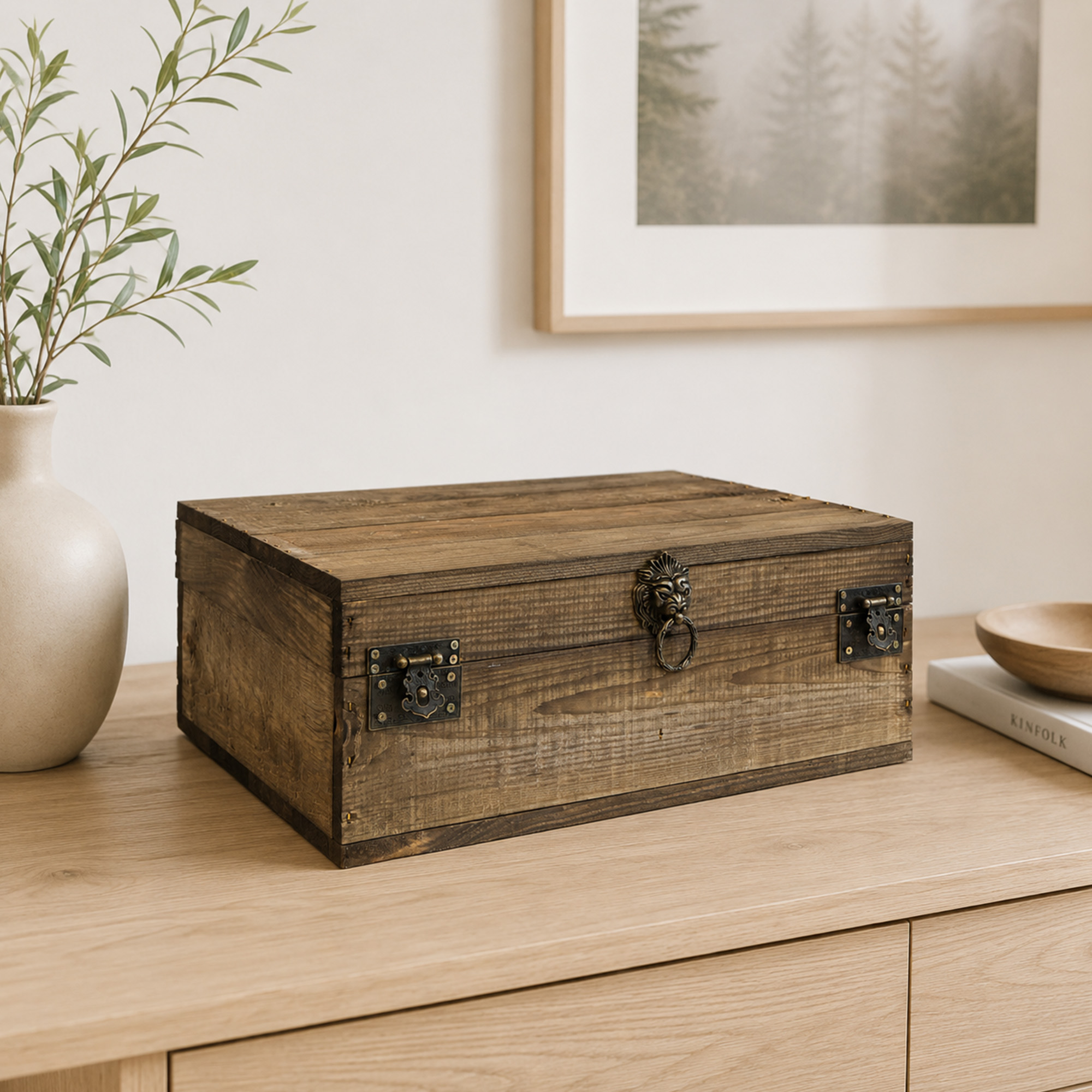 Rustikale Holztruhe mit Löwenkopfgriff – 40 x 30 x 16 cm | Schatztruhe aus Massivholz Palisander