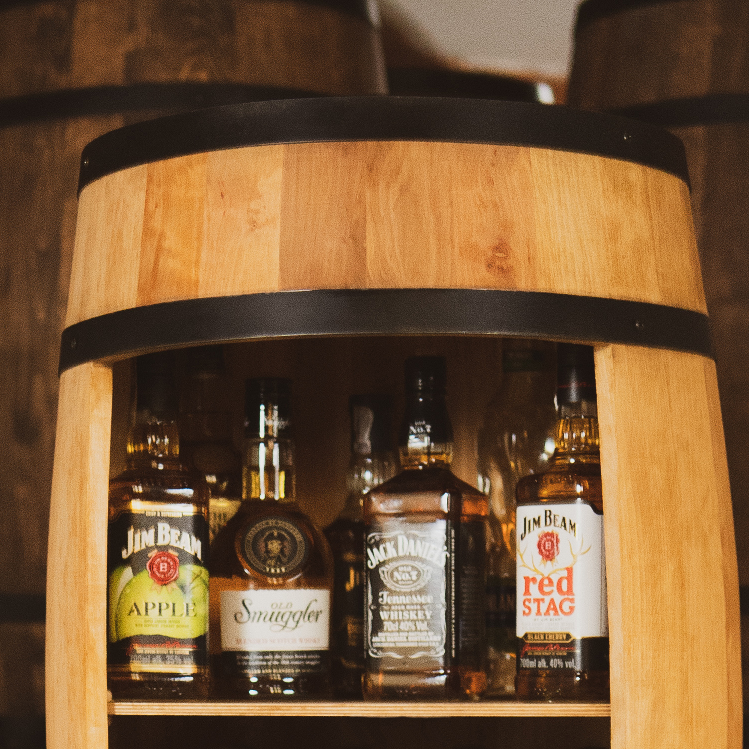 Holzfass in heller Eichenoptik Hausbar mit LED – Rustikale Minibar im Weinfass Design – Weinregal & Flaschenständer aus Holz – Vintage Fassbar für Wohnzimmer, Bar oder Partykeller – ca. 80 cm LED Einfarbig