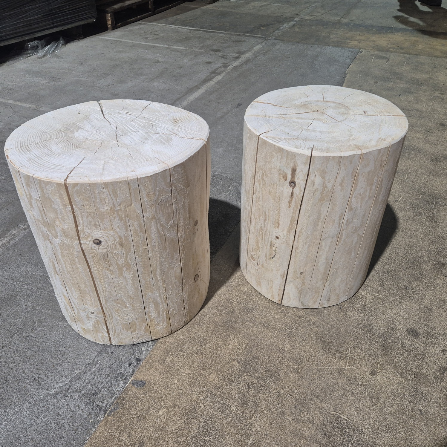 grosser Holzstamm Sitzhocker gehobelt Höhe ca 40-42cm Durchmesser ca 32-36cm