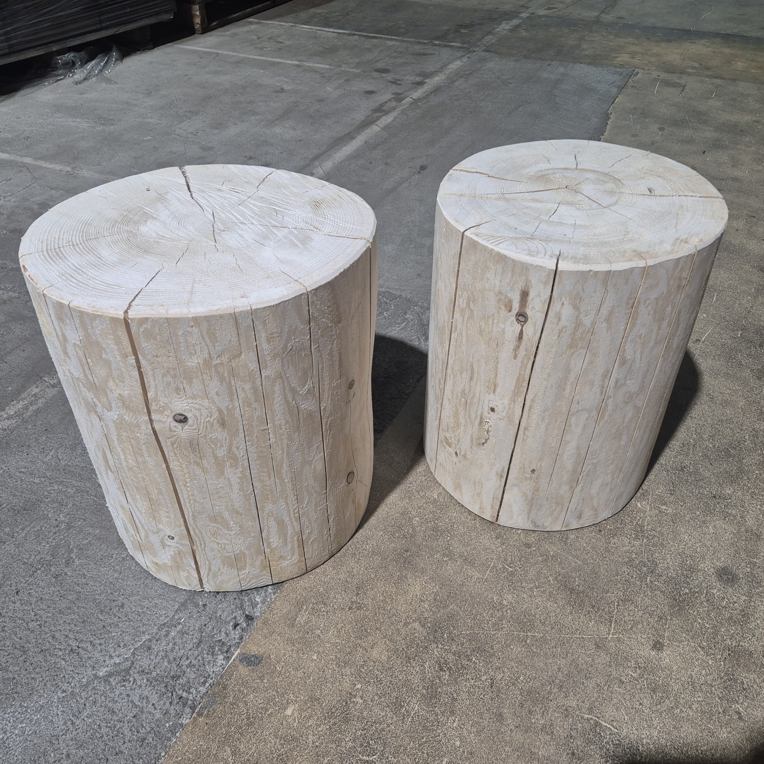 grosser Holzstamm Sitzhocker gehobelt Höhe ca 40-42cm Durchmesser ca 32-36cm