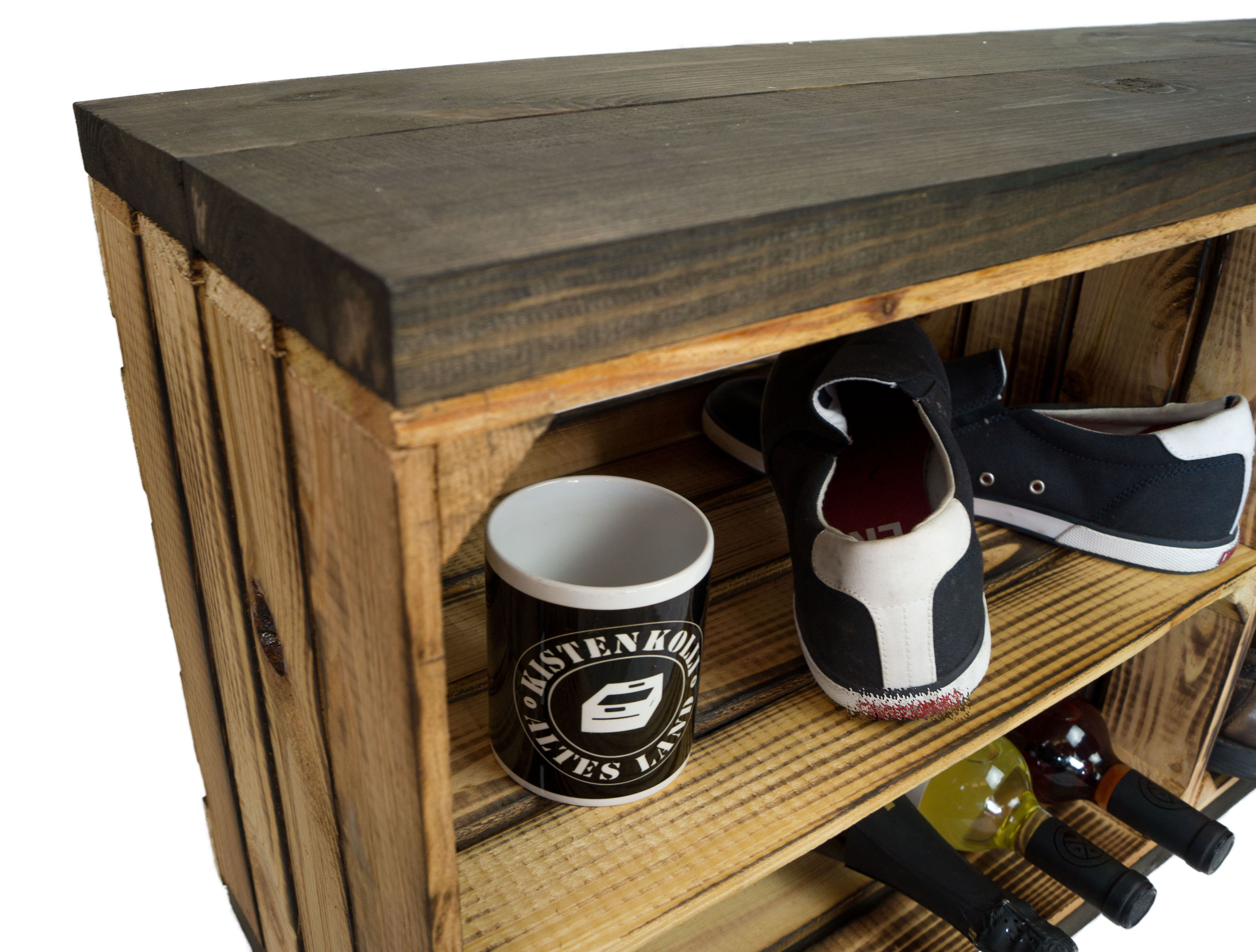 Banc flammé avec siège en planches épaisses de bois noir