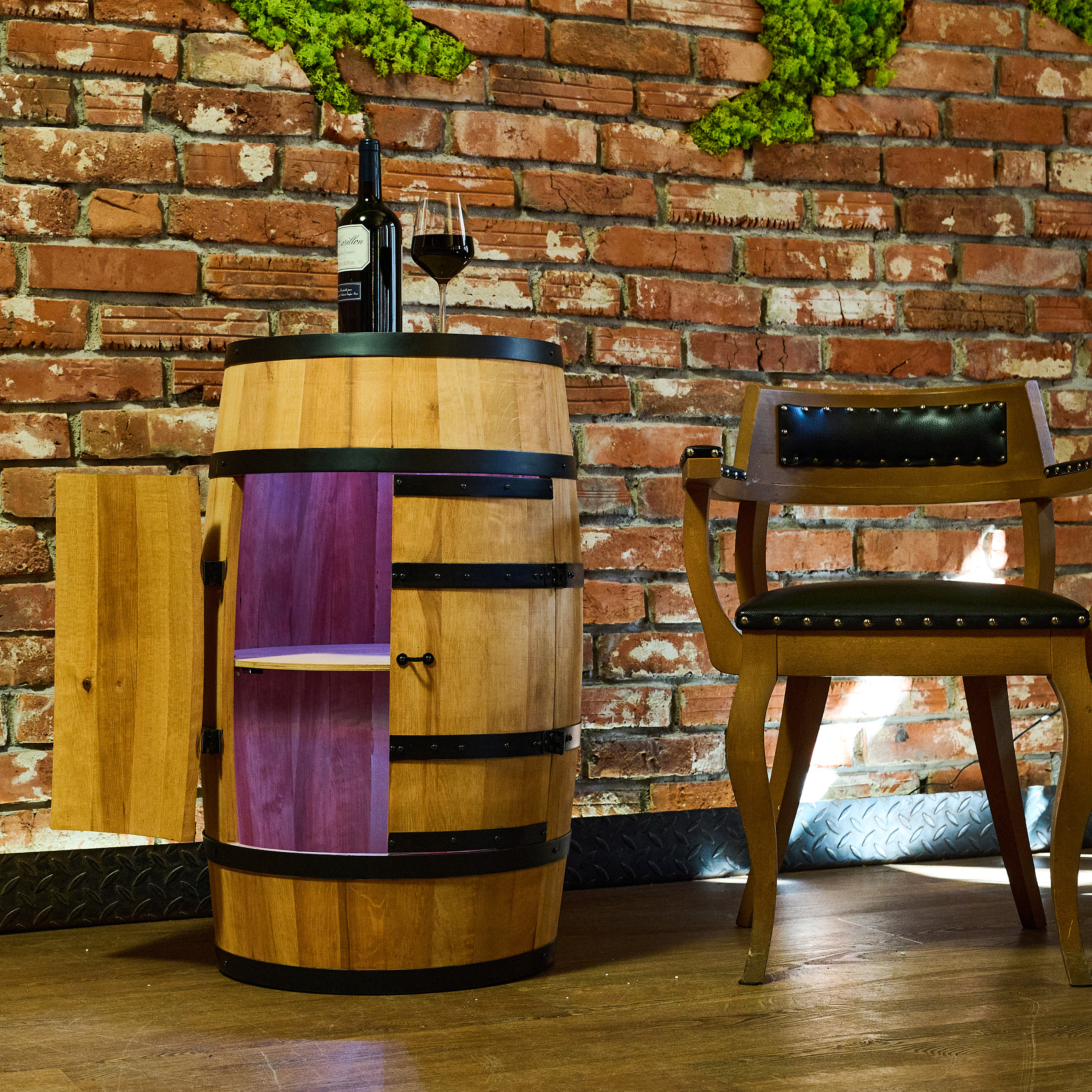 Holzfass mit Türen in heller Eichenoptik Hausbar mit LED – Rustikale Minibar im Weinfass Design – Weinregal & Flaschenständer aus Holz – Vintage Fassbar für Wohnzimmer, Bar oder Partykeller – ca. 80 cm #1 LED Mehrfarbig