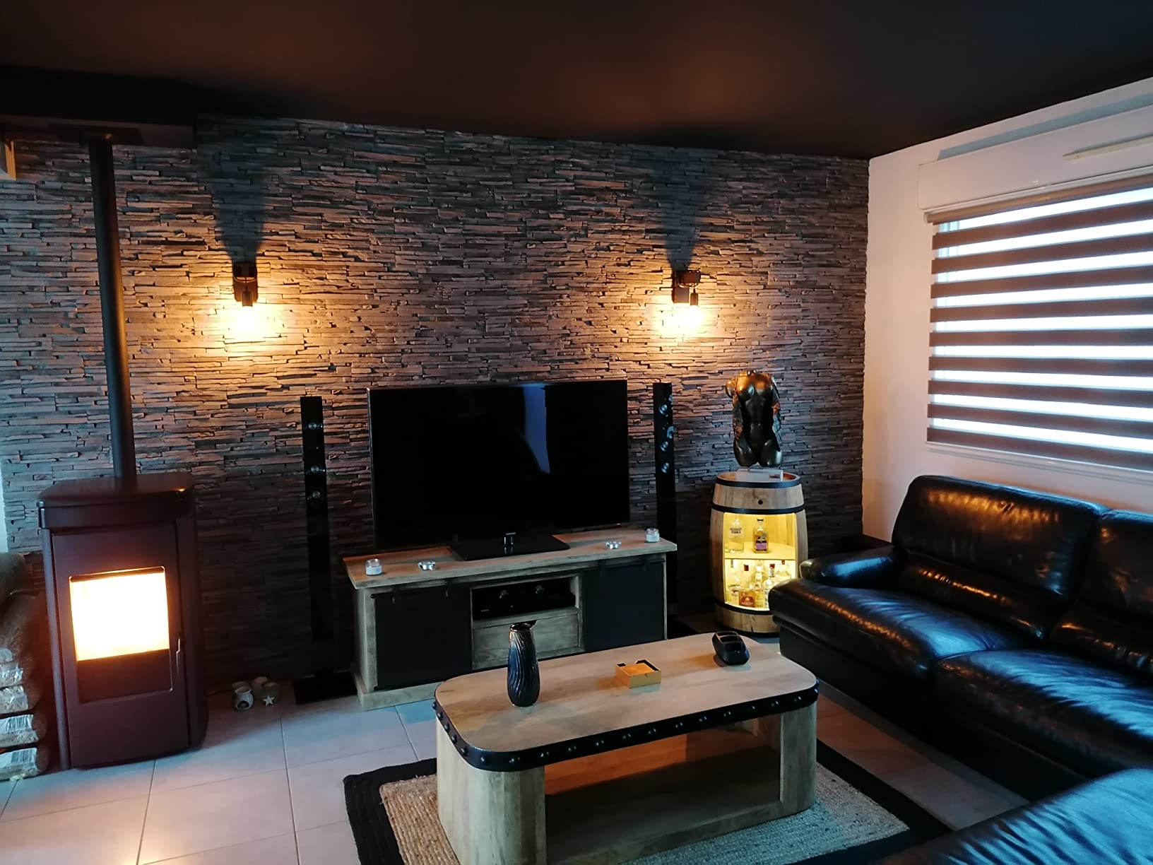 Holzfass in heller Eichenoptik Hausbar mit LED – Rustikale Minibar im Weinfass Design – Weinregal & Flaschenständer aus Holz – Vintage Fassbar für Wohnzimmer, Bar oder Partykeller – ca. 80 cm LED Einfarbig