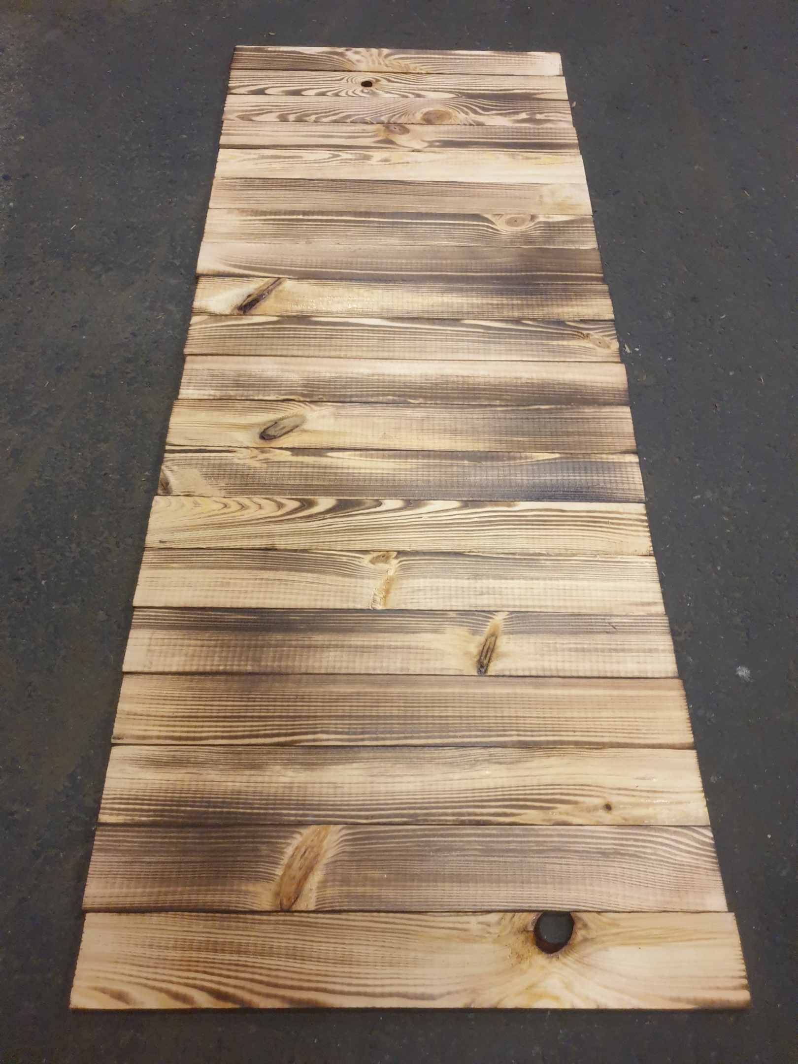 20 Stück neue geflammte Holzbretter aus Nadelholz