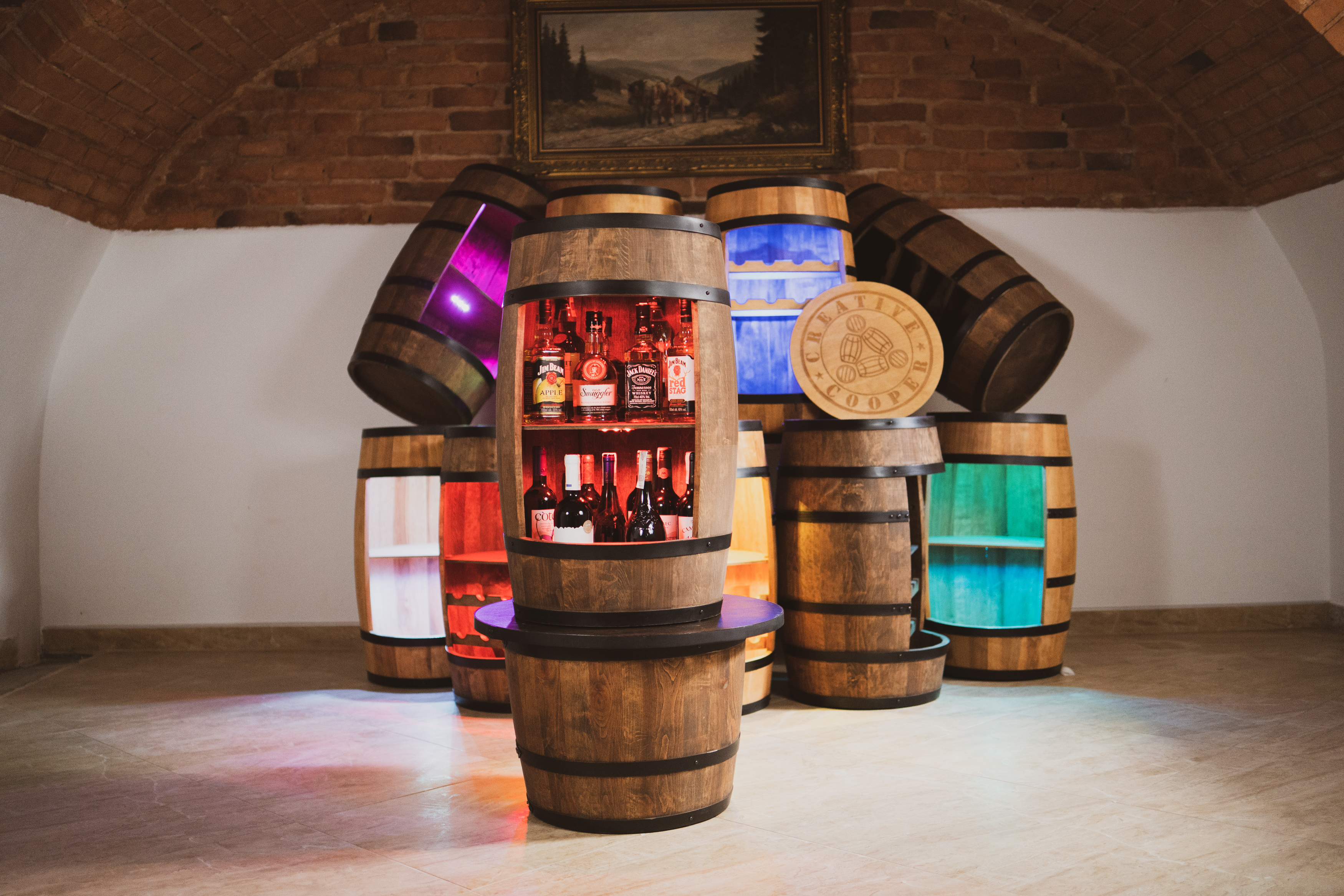 Holzfass in Farbton Wenge Hausbar mit LED – Rustikale Minibar im Weinfass Design – Weinregal & Flaschenständer aus Holz – Vintage Fassbar für Wohnzimmer, Bar oder Partykeller – ca. 80 cm #1 LED Einfarbig