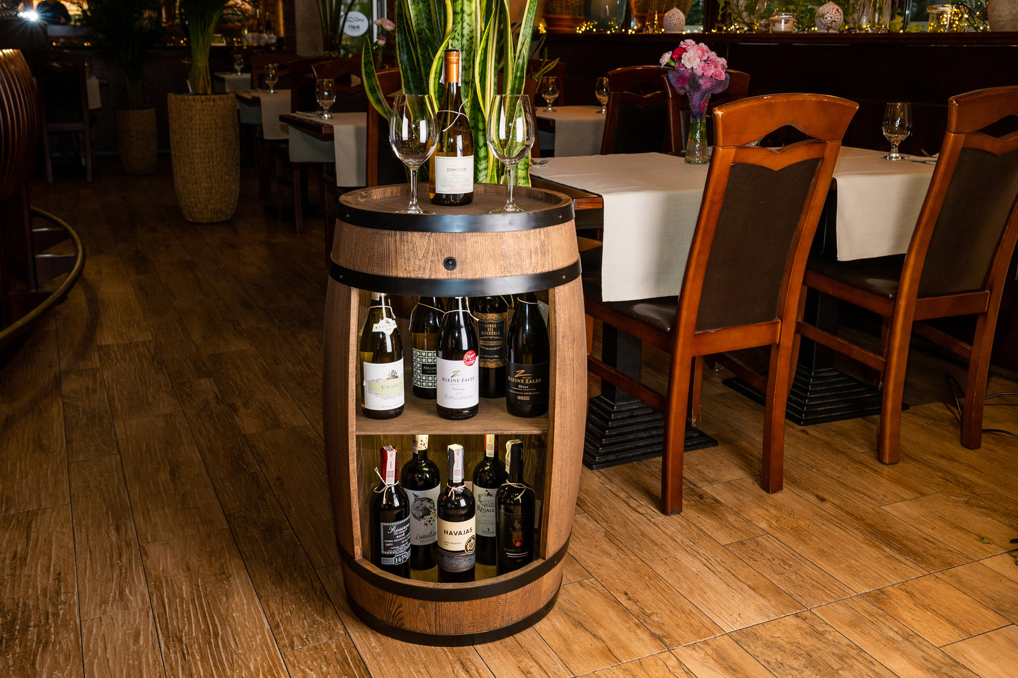 Holzfass in Farbton Wenge Hausbar mit LED – Rustikale Minibar im Weinfass Design – Weinregal & Flaschenständer aus Holz – Vintage Fassbar für Wohnzimmer, Bar oder Partykeller – ca. 80 cm #1 LED Einfarbig